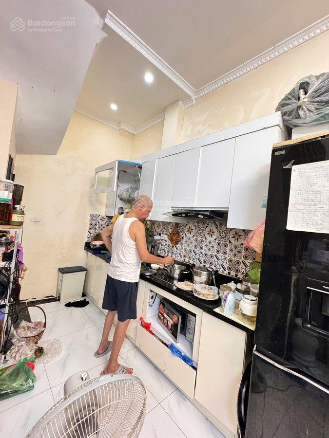Bán nhà thịnh quang, đống đa, dt 32m2 x 5 tầng, mt 3,8m, giá 8,5 tỷ