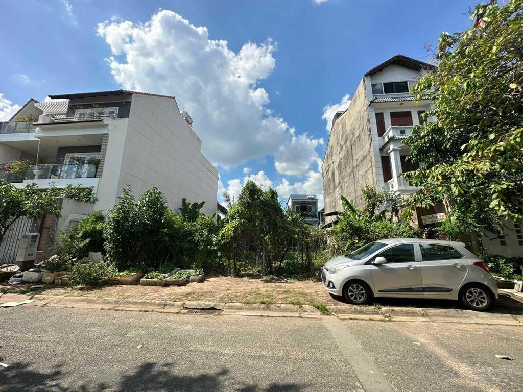 Cần bán gấp lô đất nhà phố 5 x 25 (125m2) vị trí sầm uất nhất khu, giá bán 16 tỷ,  0906 615 ***