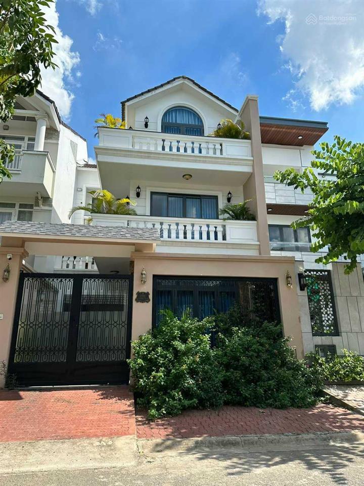 Cần bán gấp lô đất nhà phố 5 x 25 (125m2) vị trí sầm uất nhất khu, giá bán 16 tỷ,  0906 615 ***