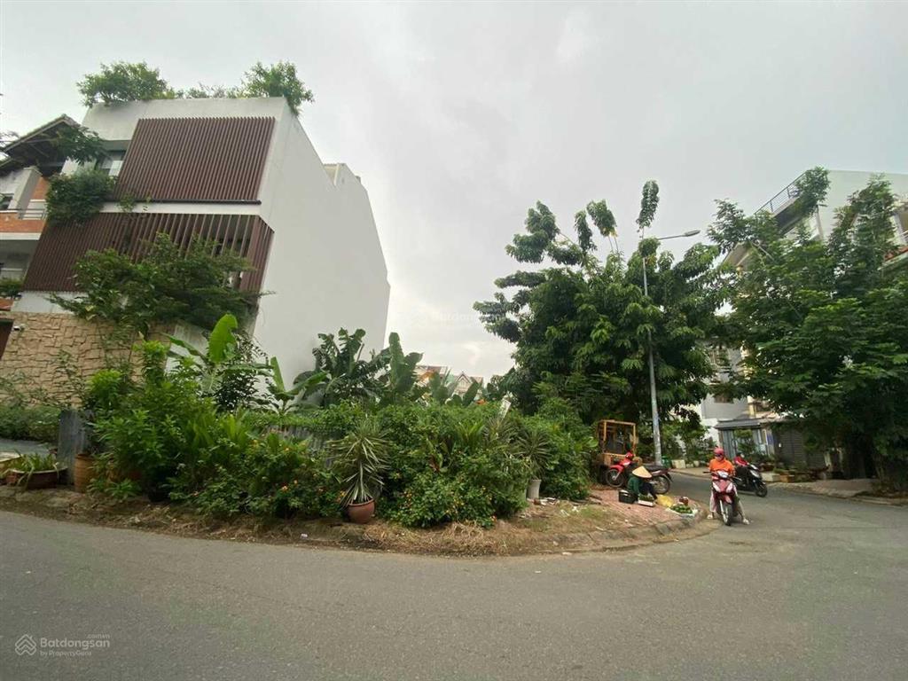 Cần bán gấp lô đất nhà phố 5 x 25 (125m2) vị trí sầm uất nhất khu, giá bán 16 tỷ,  0906 615 ***