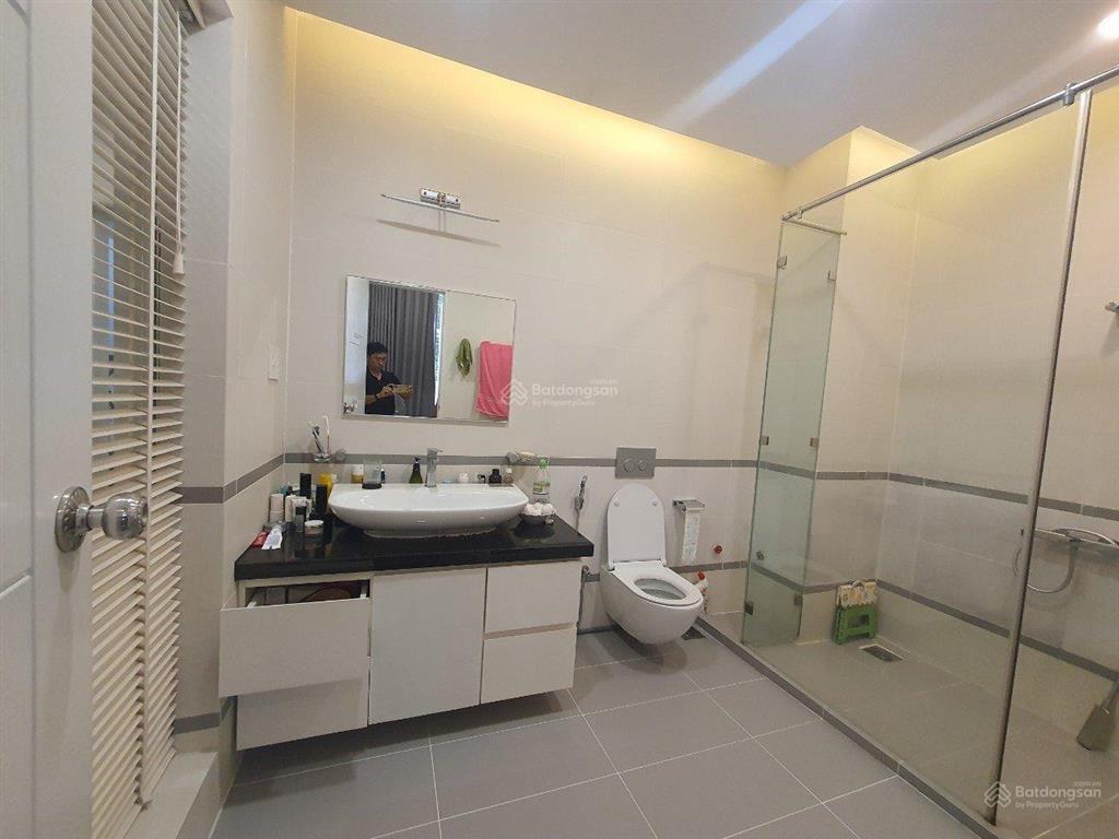 Cần bán gấp biệt thự nội thất cao cấp kdc tấn trường dt 148m2, xd trệt 2 lầu áp mái