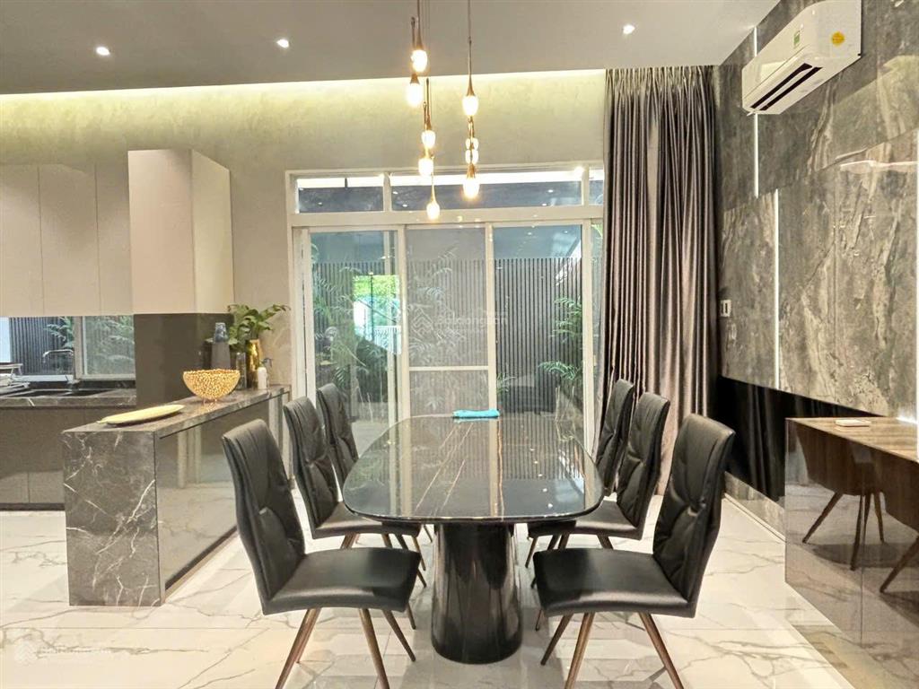 Chủ cần bán nhanh toà nhà 5x20m, hầm 5 tầng (có thang máy), kdc kim sơn kế lotemark p. tân phong q7
