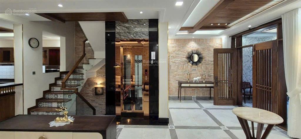 Chủ cần bán nhanh toà nhà 5x20m, hầm 5 tầng (có thang máy), kdc kim sơn kế lotemark p. tân phong q7
