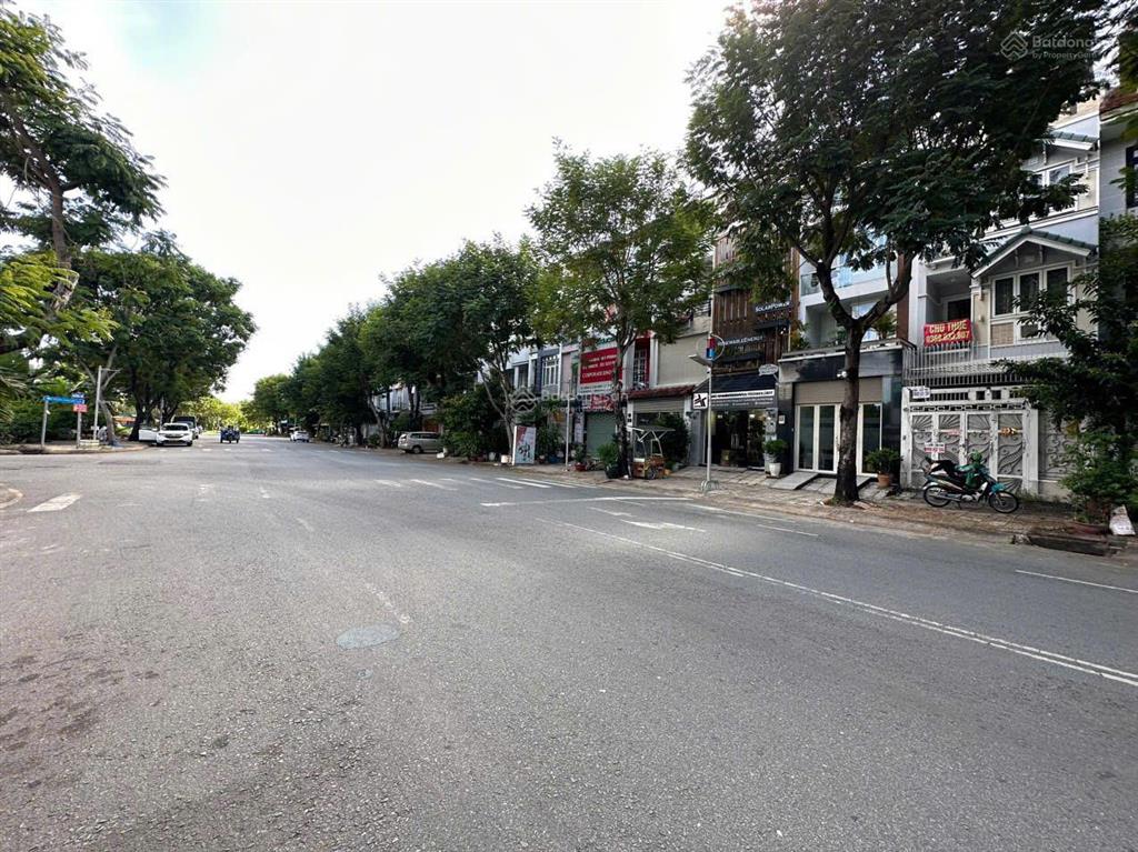 Cần bán căn nhà mt đường 30, kdc tân quy đông, q7, giá 15 tỷ.  0906 615 ***