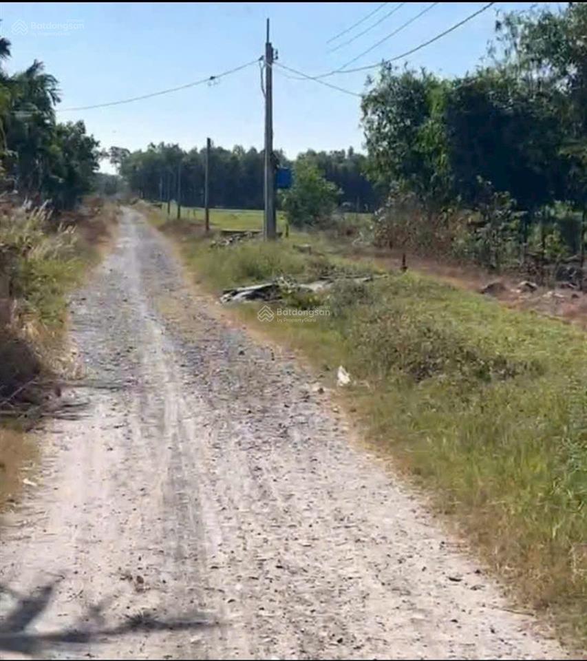 Chính chủ bán đất ngay cổng chính kcn phước đông gò dầu tây ninh, dt 4.272m2 ngang 30m có tc 400m2