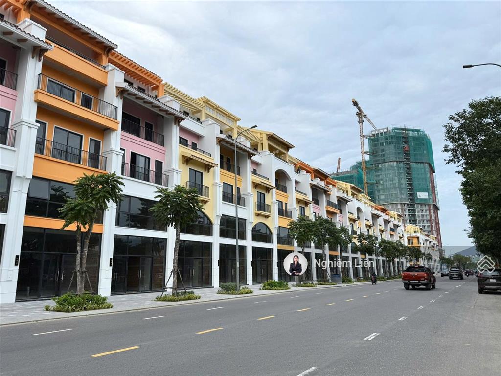 Nhà mặt phố view sông  trung tâm đà nẵng  5 tầng  sở đỏ lâu dài chiết khấu 14.5%