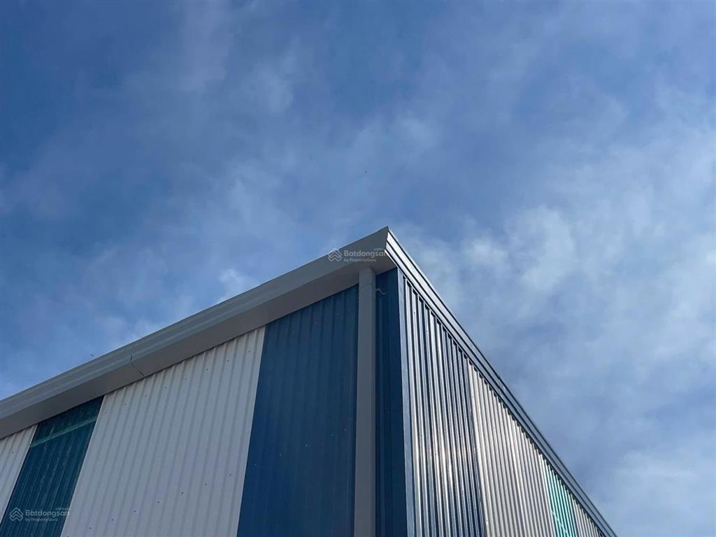 Cho thuê nhà xưởng trong kcn bình dương 5000m2 mới 100% đầy đủ công năng.  0798 268 *** anh giáp