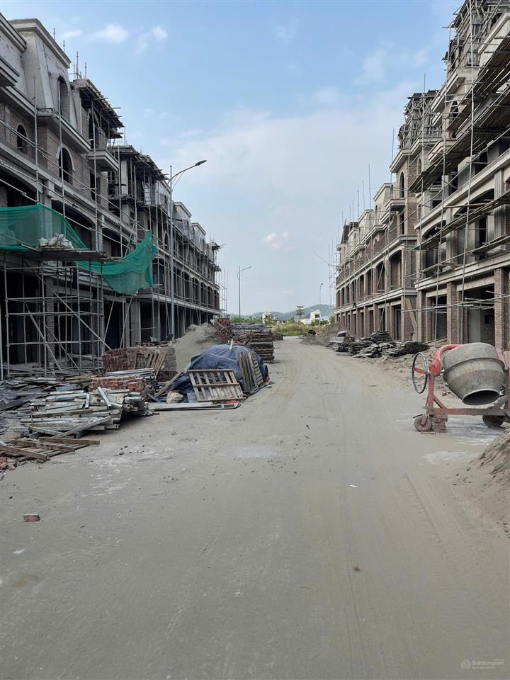 Hoàng huy green river  căn lk110. vị trí ngay sát 2 dãy nhà ở xã hội và cạnh khu dân cư