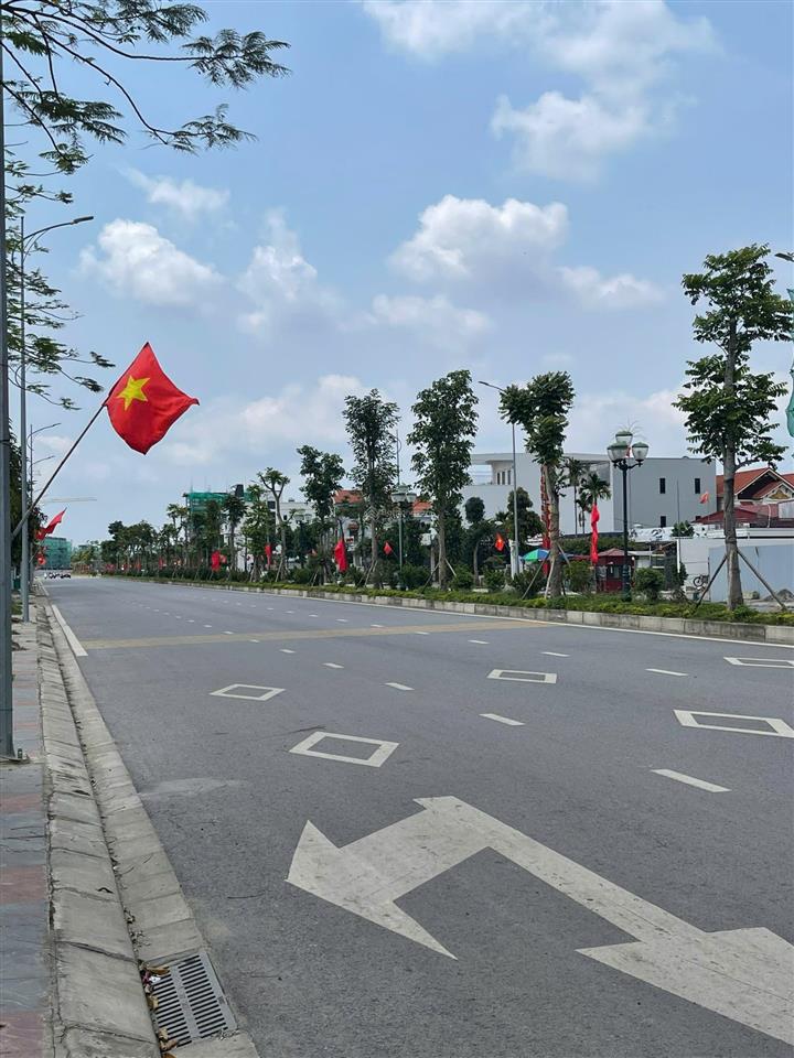 N1  23  căn góc xẻ khe mặt đường đỗ mười. diện tích 90m2 ngang 6m xây dựng 5 tầng  hướng đông