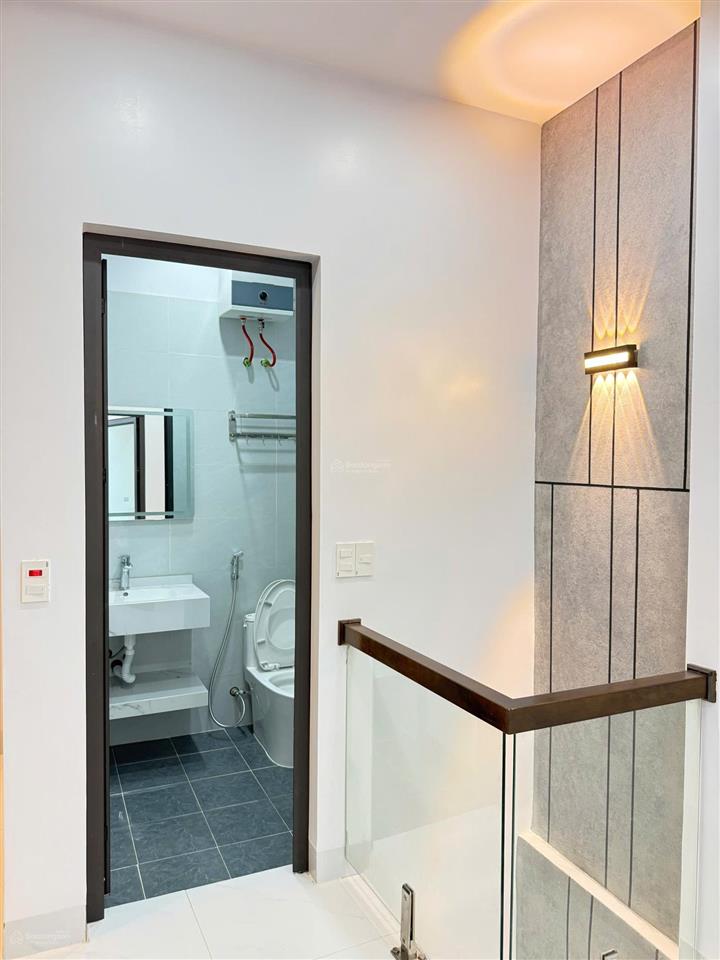 Bán căn nhà 3,5 tầng tại dương quan. ngay sát tthc mới hải phòng. chỉ việc xách vali về ở