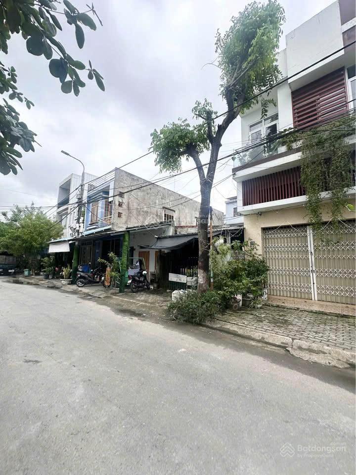 Bán đất  1 cặp một trong số ít  đường nguyễn quyền, gần bến xe trung tâm. dt 185m2 giá 9.7 tỷ tl.