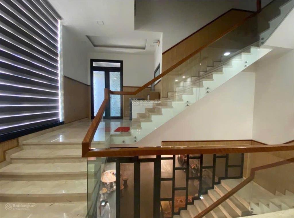 Cho thuê biệt thự góc 2 mặt tiền 3 tầng hiện đại khu dân trí cao  141m2  giá 35tr/tháng tl