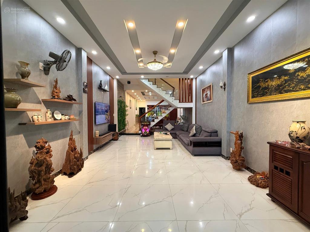 Nhà mặt tiền huỳnh ngọc huệ 100m ngang 4.5m kinh doanh đỉnh chỉ 11.5 tỷ tl
