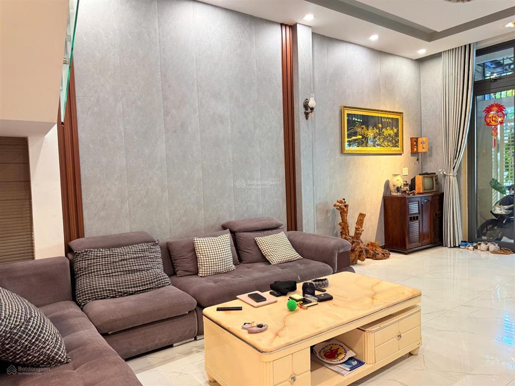 Nhà mặt tiền huỳnh ngọc huệ 100m ngang 4.5m kinh doanh đỉnh chỉ 11.5 tỷ tl