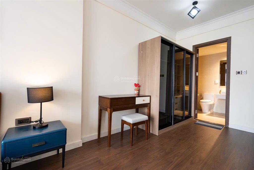 Saigon royal cho thuê 2pn 2wc 88m2 view sông ngắm được pháo hoa tại bến vân đồn q4 kế bên q1