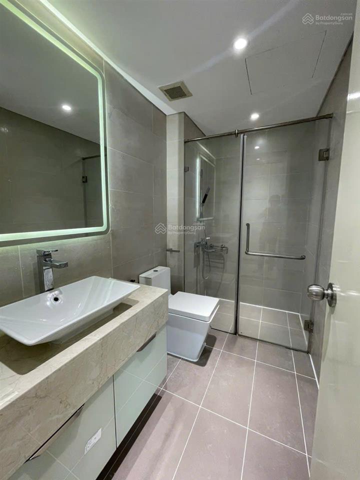Cho thuê 3pn 2wc 107m2 full nội thất mới tinh, nhà vừa được thiết kế làm lại tại bến vân đồn q4