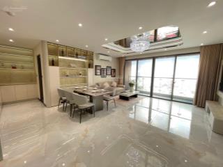 Cho thuê 3pn 2wc 107m2 full nội thất mới tinh, nhà vừa được thiết kế làm lại tại bến vân đồn q4