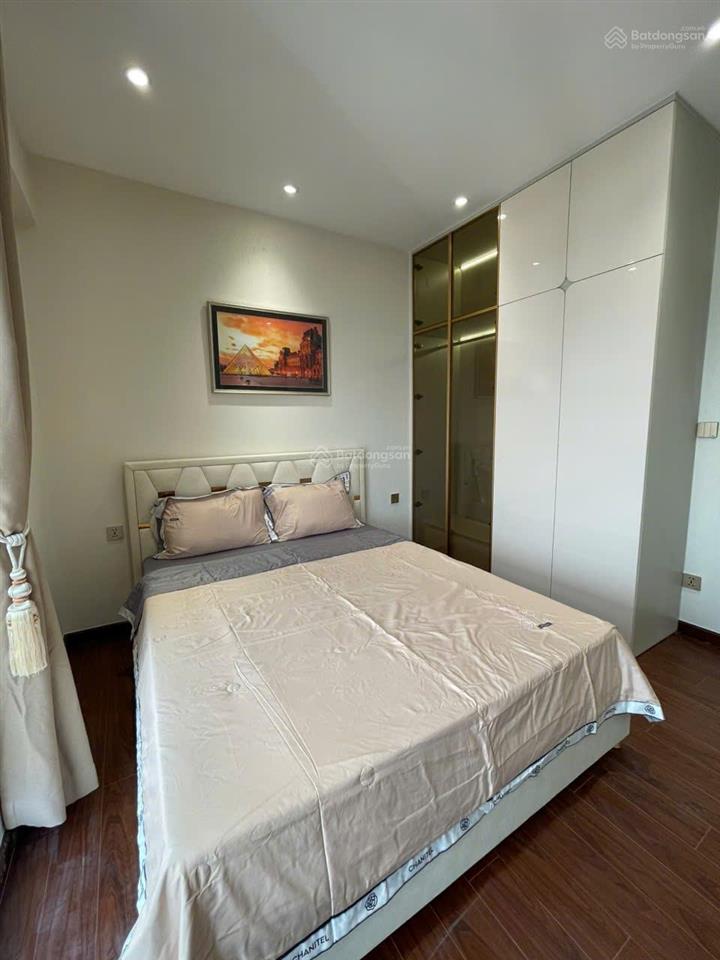 Cho thuê 3pn 2wc 107m2 full nội thất mới tinh, nhà vừa được thiết kế làm lại tại bến vân đồn q4