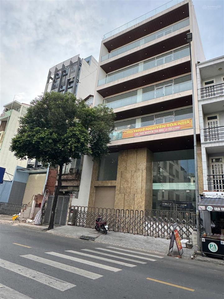 Mặt tiền lớn ngay trần hưng đạo, quận 1. dt 10mx25m  xd hầm 10 tầng  hđt 700triệu. giá 130tỷ