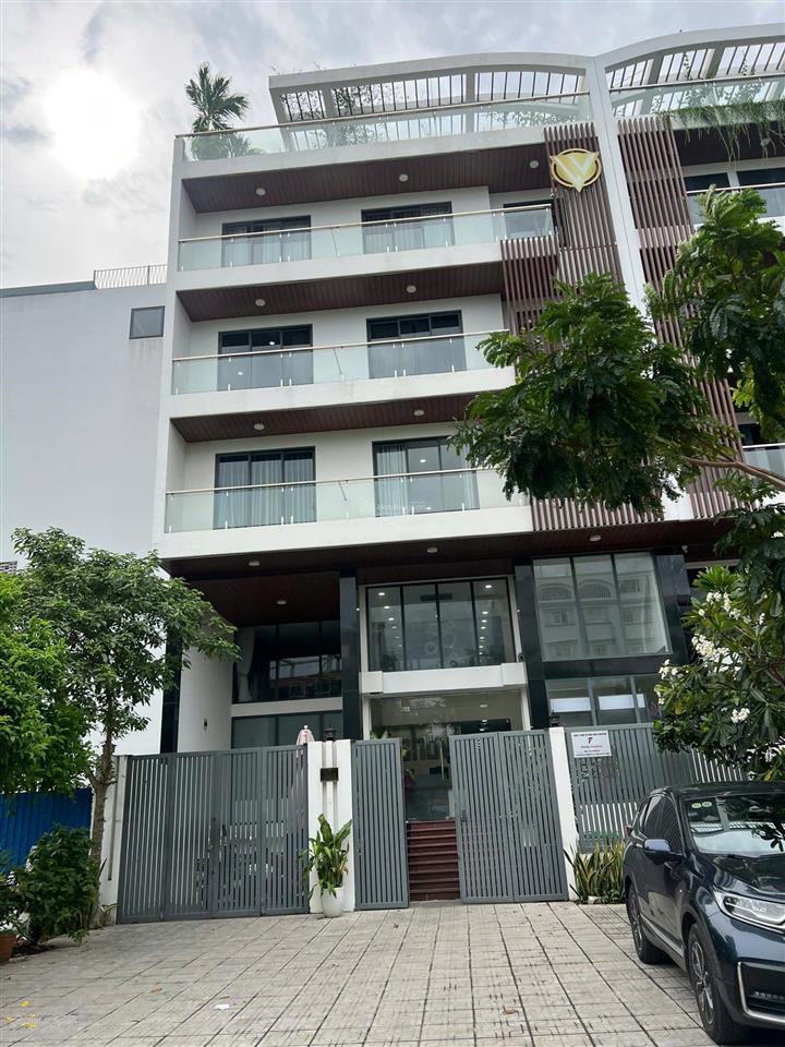 Giảm sâu bán nhà trường sơn, quận 10. 10m x20m  5 tầng  hđt 180 triệu. giá 75tỷ