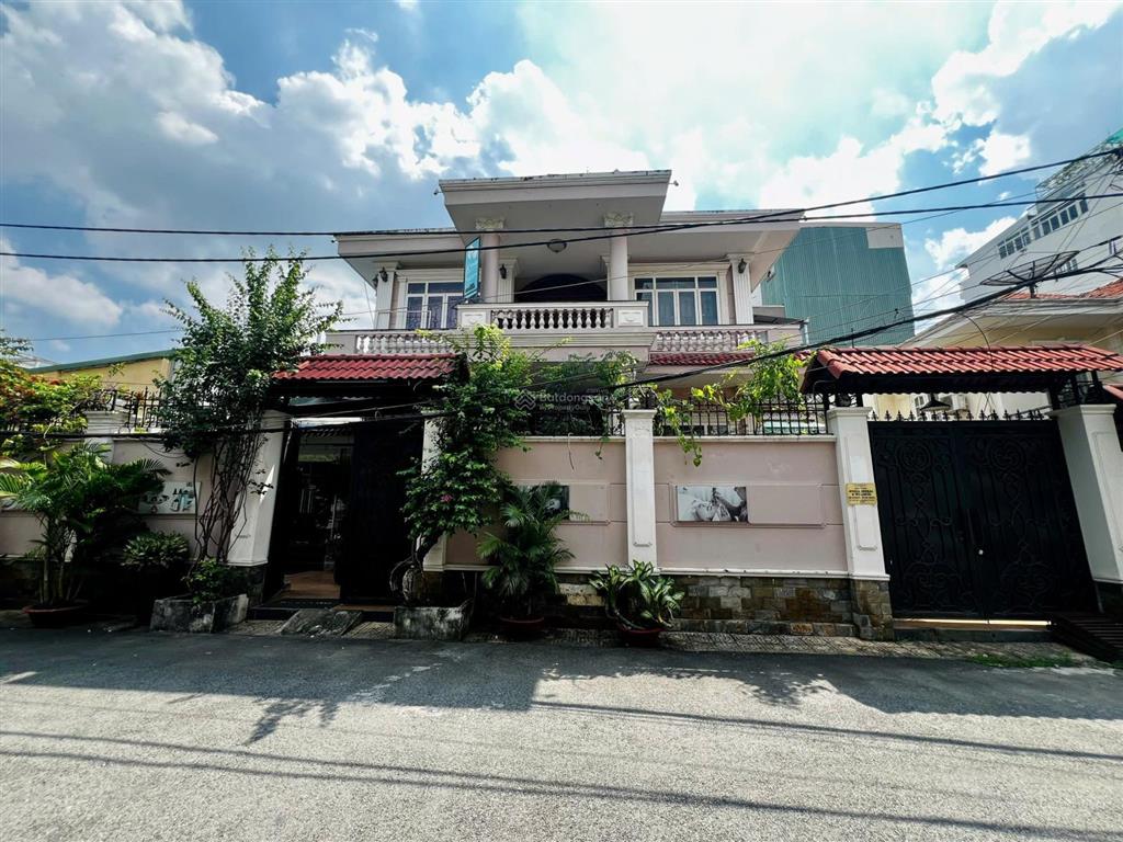 Khuôn lớn 500m2 đường nguyễn văn hưởng, thảo điền. 20mx25m  3 tầng xd hầm 7 tầng  giá 99 tỷ