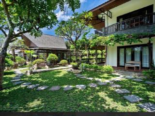 Giảm 10tỷ bán bt compound nguyễn văn hưởng, thảo điền. 300m2 sân vườn, hồ bơi  hđt 120triệu  99tỷ