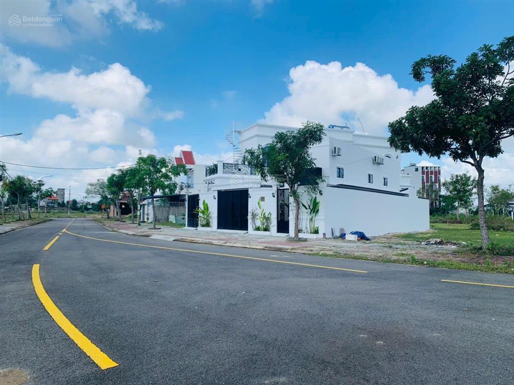 Mặt tiền đường trịnh hoài đức, sát fpt city
