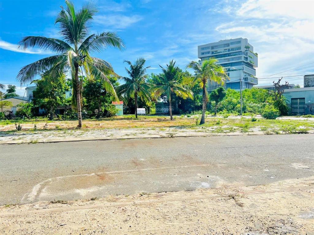 Mặt tiền đường trịnh hoài đức, sát fpt city