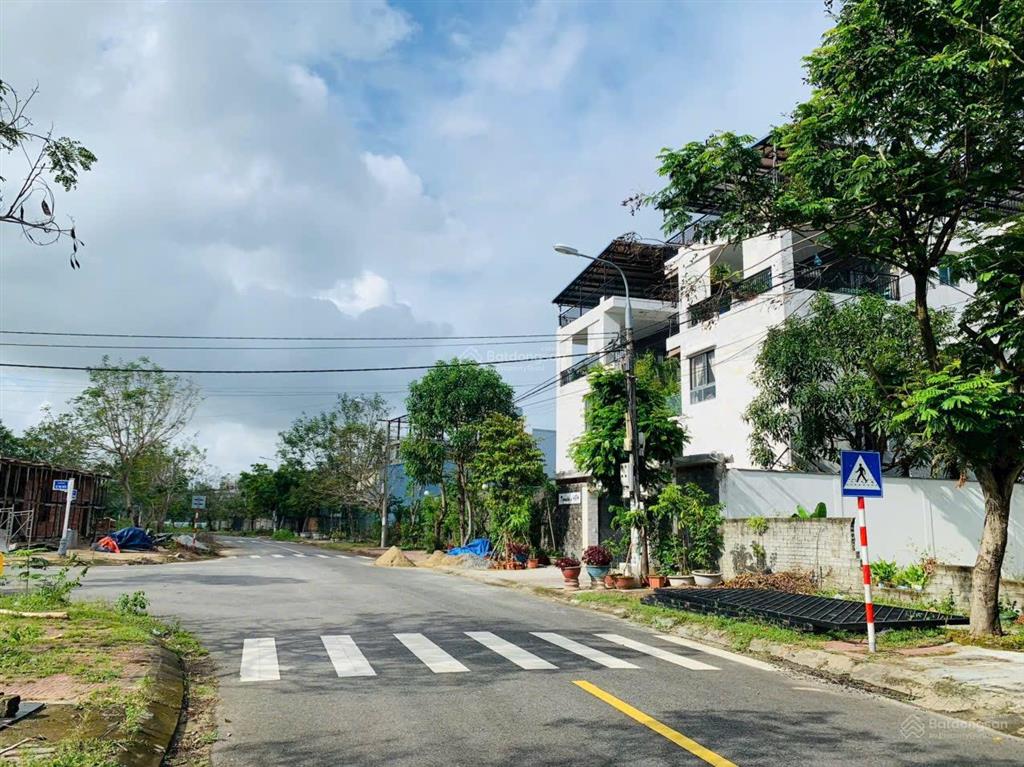 Mặt tiền đường trịnh hoài đức, sát fpt city