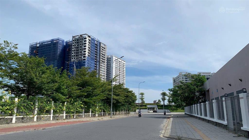 Mặt tiền đường trịnh hoài đức, sát fpt city