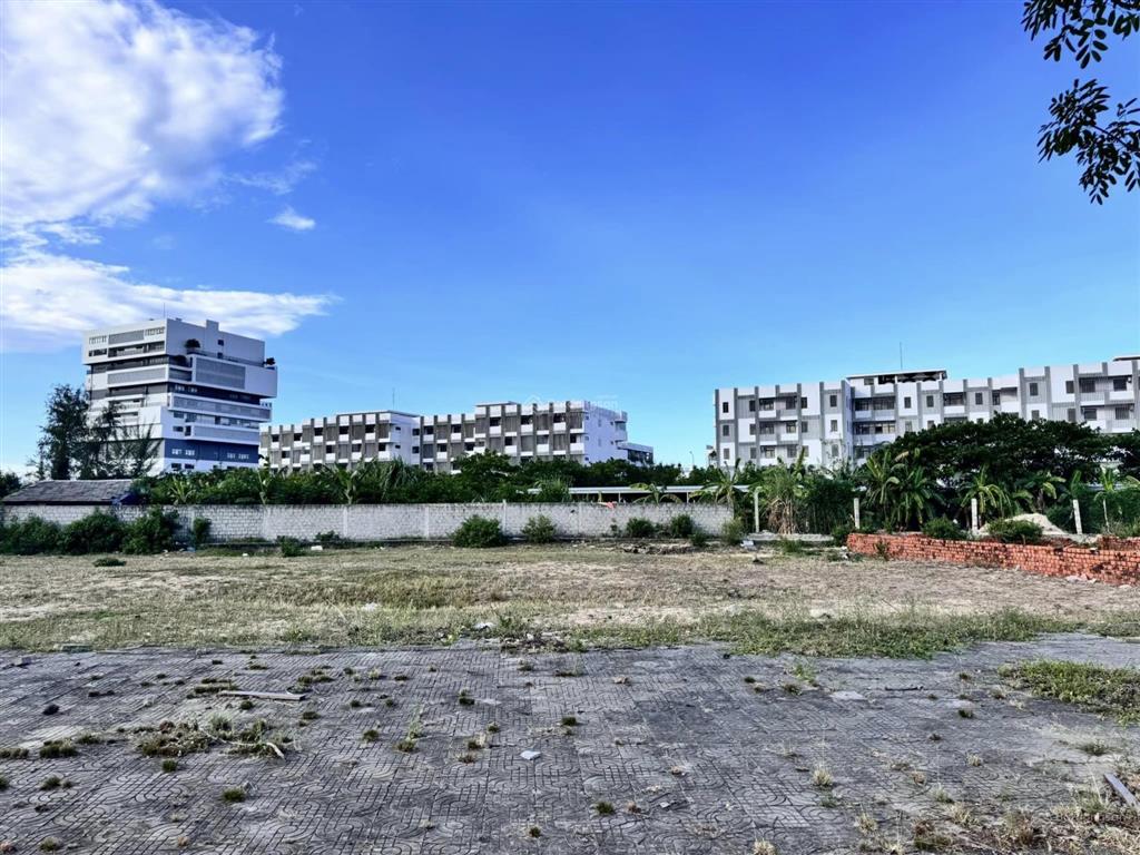 Cặp đất 276m2 ngay trường đh fpt, xây cao tầng