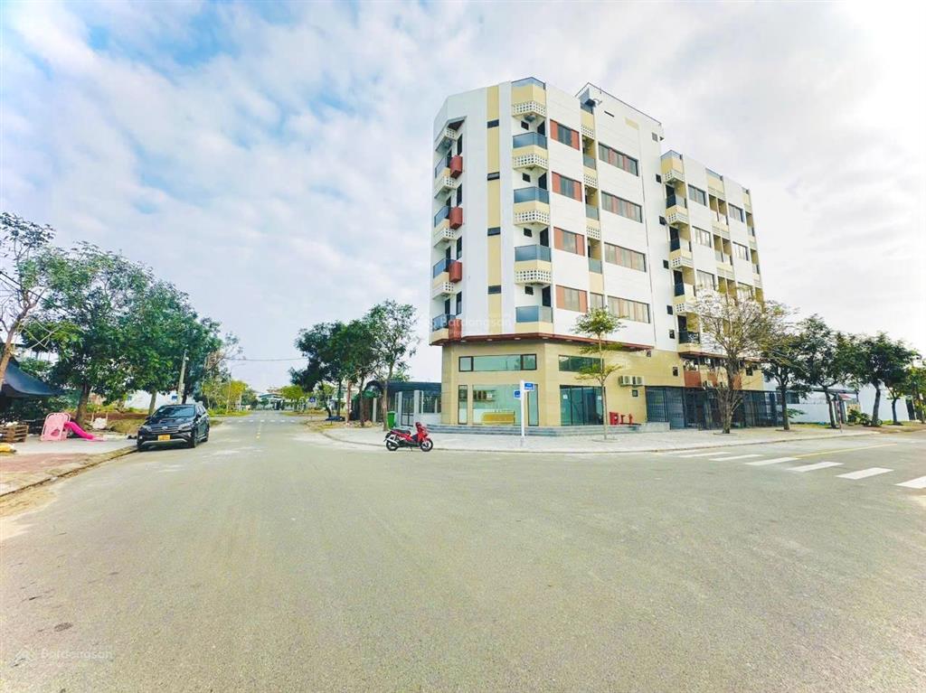 Cạnh đại học fpt. lô góc 2 mặt tiền dt 184m2. giá 4,7 tỷ tl