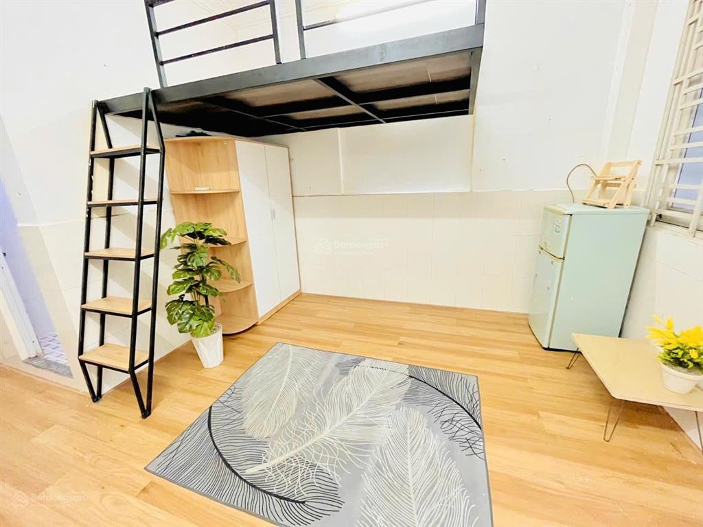 Trống sẵn phòng gác quận 4, gần đh luật, đh rmit, cầu kênh tẻ