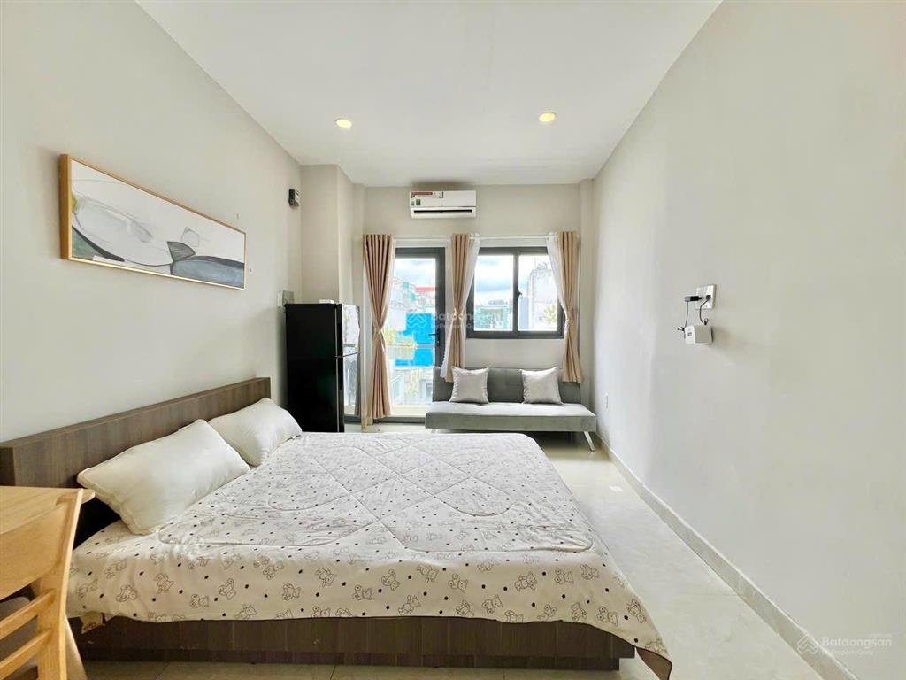 Cho thuê phòng quận 4, 1pn ban công, gần đh luật, cầu kênh tẻ