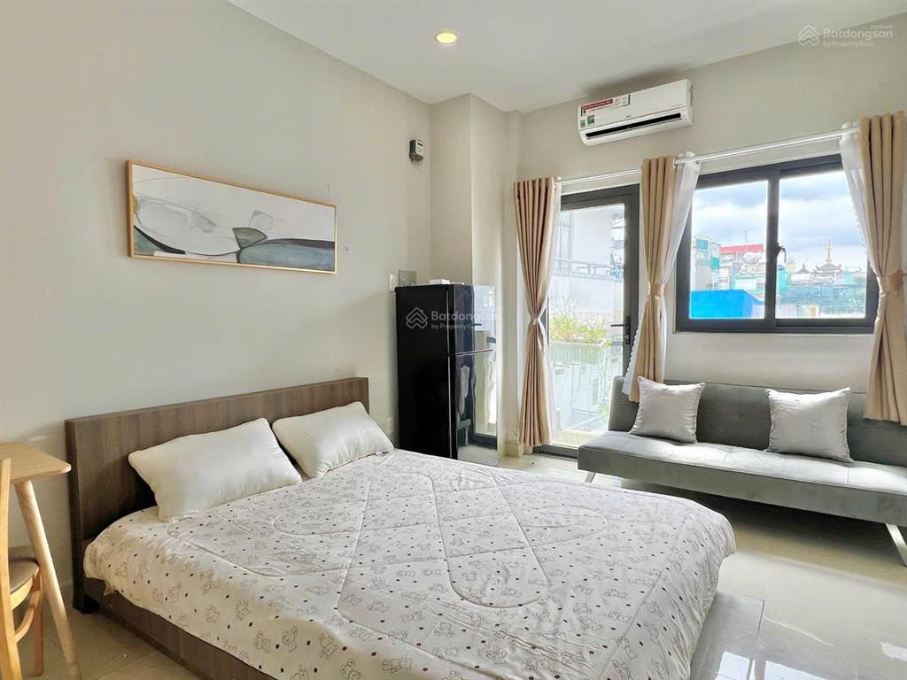 Cho thuê phòng quận 4, 1pn ban công, gần đh luật, cầu kênh tẻ