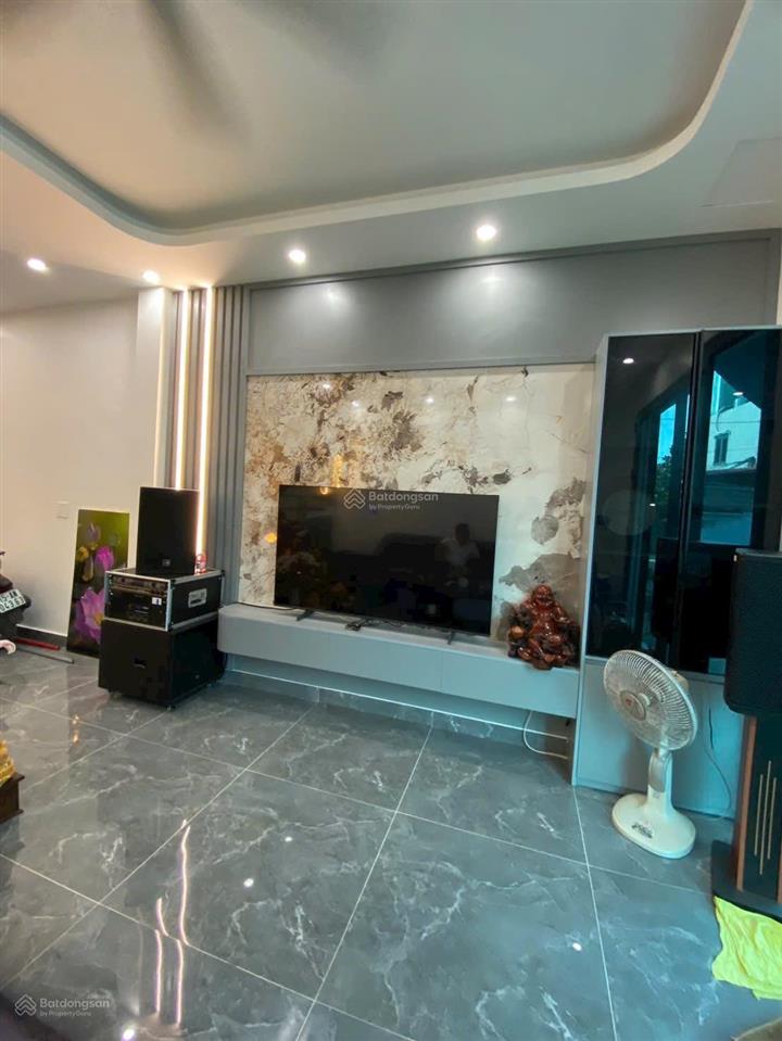 2,75 tỷ nhà 3 tầng độc lập ngay quy tức!