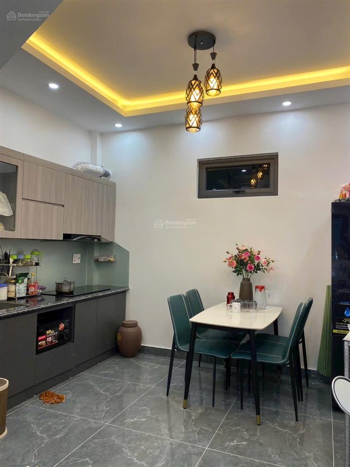 2,75 tỷ nhà 3 tầng độc lập ngay quy tức!