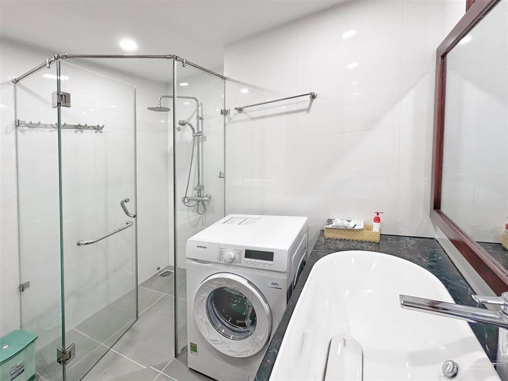 Cho thuê căn hộ ban công quận 1 gần chợ bến thành, phố đi bộ nguyễn huệ, takashimaya