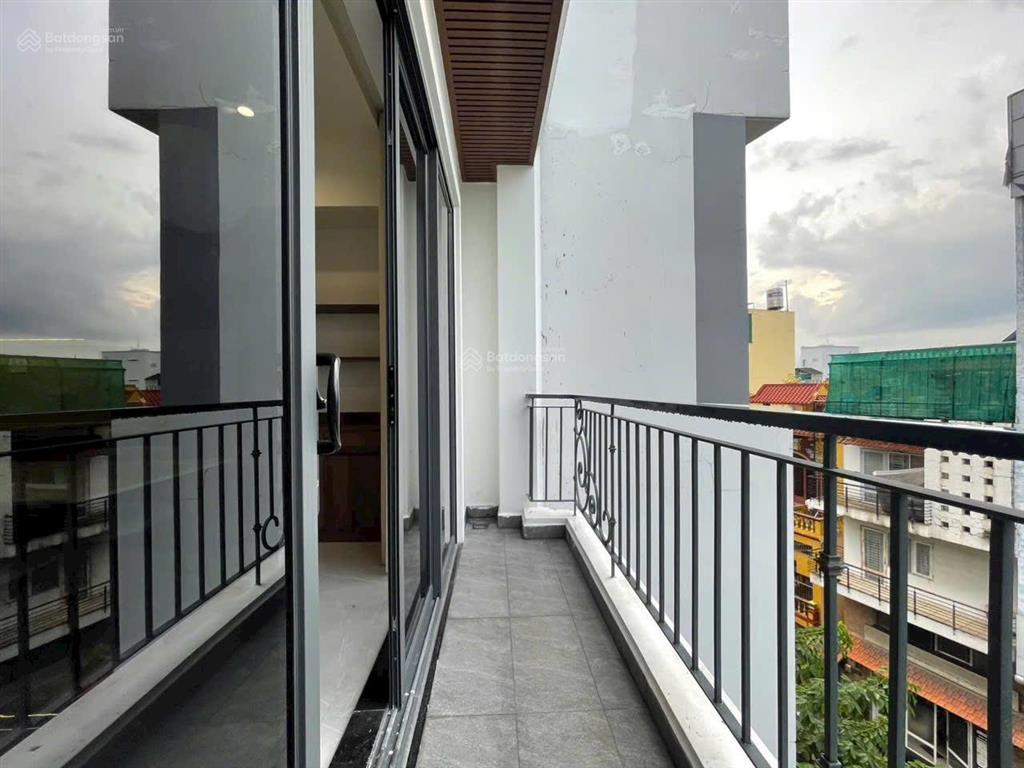Cho thuê căn hộ 1 phòng ngủ ban công mới hoàn thiện gần chợ tân định, vòng xoay dakao