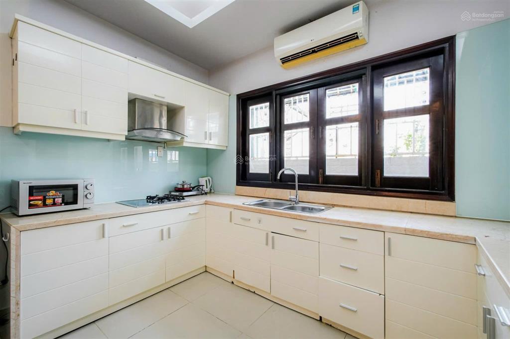 Cho thuê căn 2 phòng ngủ gần chợ tân định, nhà thờ, công viên lê văn tám, giặt sấy riêng