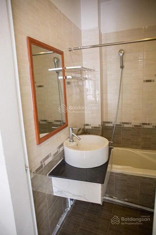 Cho thuê căn hôi ban công quận 3 gần cầu công lý, chùa vĩnh nghiêm, trường sa