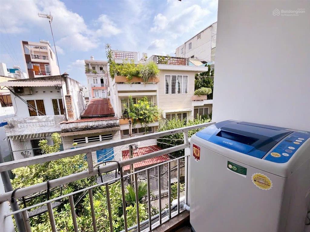 Cho thuê căn hôi ban công quận 3 gần cầu công lý, chùa vĩnh nghiêm, trường sa