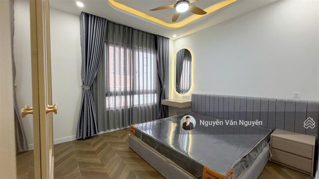 Bán nhà phố cao cấp quận 9 thang máy, full nội thất cao cấp mới, giá chỉ 10.6 tỷ. tiện ích đầy đủ