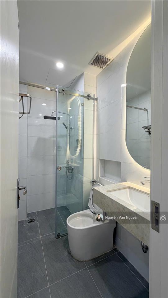 Bán nhà phố cao cấp quận 9 thang máy, full nội thất cao cấp mới, giá chỉ 10.6 tỷ. tiện ích đầy đủ