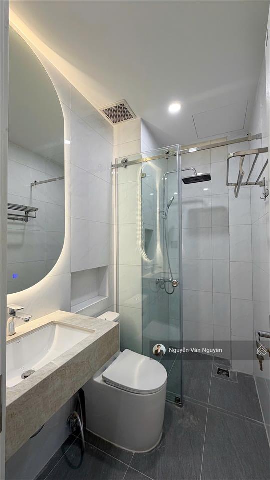 Bán nhà phố cao cấp quận 9 thang máy, full nội thất cao cấp mới, giá chỉ 10.6 tỷ. tiện ích đầy đủ