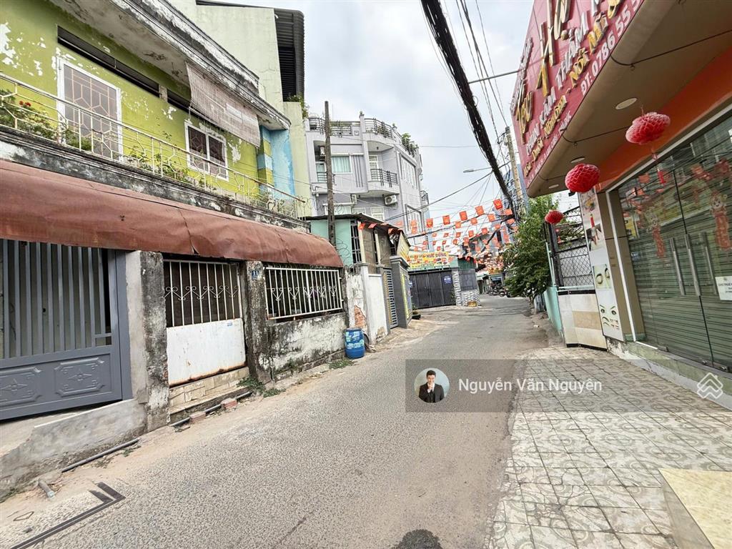 Bán đất tặng nhà ngay đh ngân hàng  trong khu him lam linh chiểu. dt 182,2m2 (9,6x18). hầm + 6 lầu