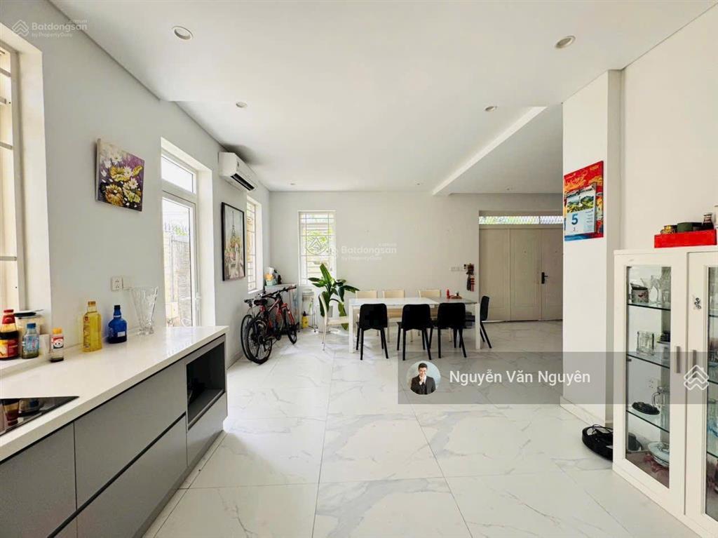 Hàng hiếm ! biệt thự ngay trục liên phường dt 180 ngang 10. khu đồng bộ, bàn cờ. cạnh global city