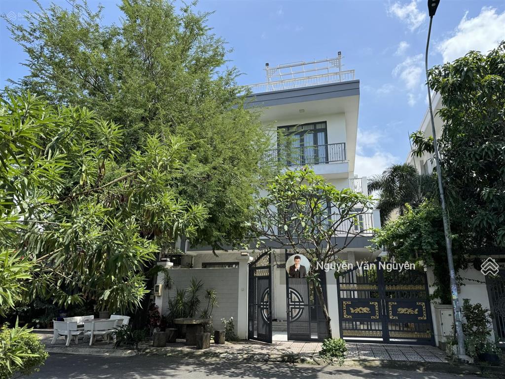 Hàng hiếm ! biệt thự ngay trục liên phường dt 180 ngang 10. khu đồng bộ, bàn cờ. cạnh global city