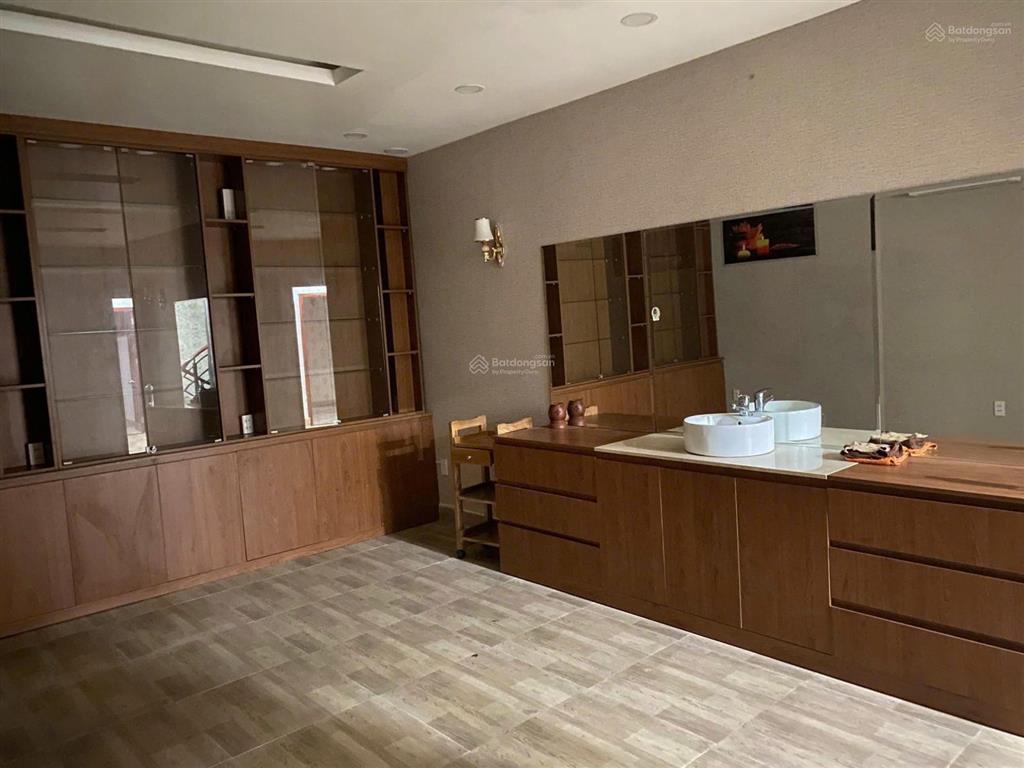 Hiếm  nhà đẹp 4 tầng hẻm xe tải kdc đường hoàng diệu 2 đồng bộ, an ninh. tiện ích đầy đủ quanh 1km