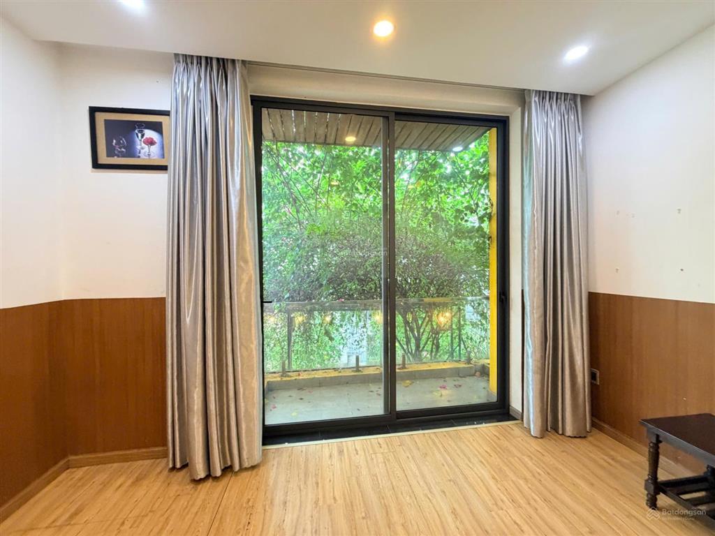 Bán nhà 3 tầng 2 mt đường số 10 linh chiểu kinh doanh tốt  cạnh vincom thủ đức. dt 81m2 ngang 5.5m